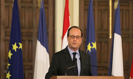 Hollande achève sa visite au Liban dans un camp de réfugiés syriens