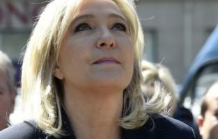 Loi Travail: le FN appelle les députés, notamment PS, à faire tomber le gouvernement 