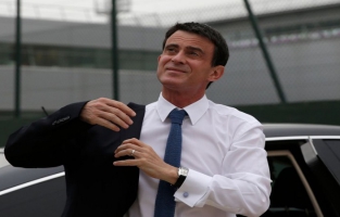 Valls inaugure des rencontres avec les Français pour imprimer sa marque avant 2017 