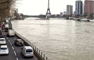 Vieilles voitures interdites : les automobilistes attaquent la mairie de Paris 