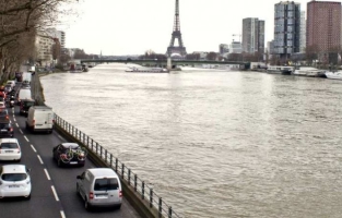 Vieilles voitures interdites : les automobilistes attaquent la mairie de Paris 