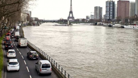 Vieilles voitures interdites : les automobilistes attaquent la mairie de Paris