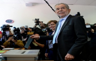 L'Autriche élit un nouveau président, l'extrême droite aux portes du pouvoir 