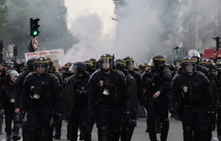 Loi travail, 49-3 : la colère gronde dans les rues de France, certaines manifestations sont émaillées de violence 