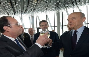 François Hollande, sur les terres d'Alain Juppé, inaugure la Cité du vin