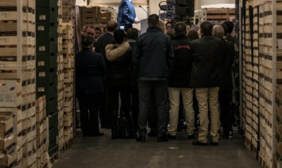 Hollande: visite très politique à Rungis, à un an de la présidentielle