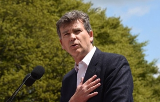 Brexit : Arnaud Montebourg envisage un référendum sur la sortie de l'UE en France 