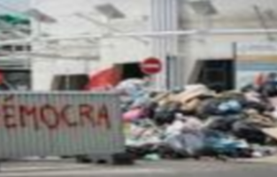 EURO 2016 : Paris croule sous les ordures 
