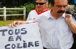 Grève: Valls et Hollande montent au créneau pour sauver l'Euro-2016 