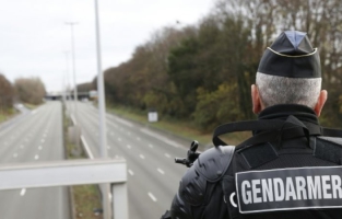 Drôme : un tireur vise un car de touristes tchèques sur l'A7 