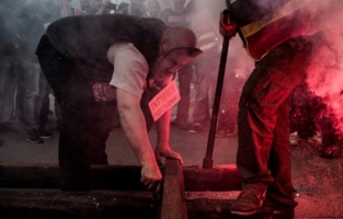 Loi travail: la guerre des nerfs continue à huit jours de l'Euro 