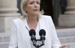 Marine Le Pen compare l'UE à l'URSS,morte de ses propres contradictions