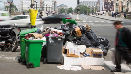 EURO 2016 : Paris croule sous les ordures