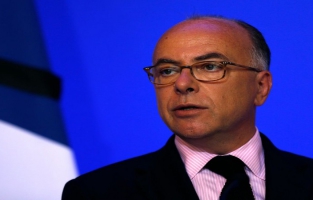 Accusation d'une policière municipale niçoise: Cazeneuve porte plainte pour diffamation 