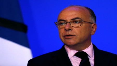 Accusation d’une policière municipale niçoise: Cazeneuve porte plainte pour diffamation