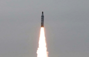 La Corée du Nord teste un missile lancé par sous-marin
