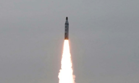 La Corée du Nord teste un missile lancé par sous-marin