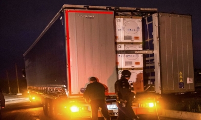 A Calais, une nuit dans le manège infernal de la rocade portuaire