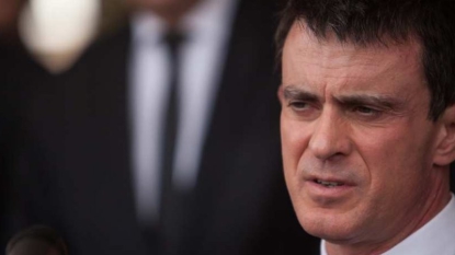 Manuel Valls hué pour sa première visite en Corse