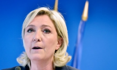 Attentats: la gauche simule, la droite s’agite, selon Le Pen