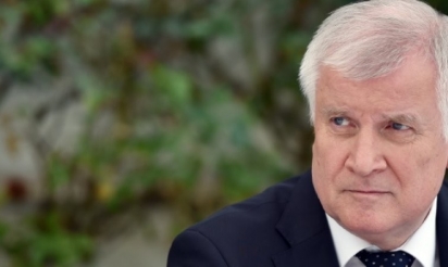 Allemagne: nouvelle charge de l’allié bavarois de Merkel sur les réfugiés