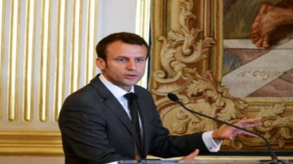 Macron entre en campagne avec un premier grand meeting parisien