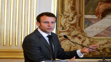 Macron entre en campagne avec un premier grand meeting parisien