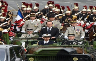 Hollande sermonne Macron et se pose en protecteur de la maison France