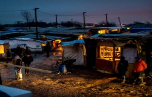 A Calais, une nuit dans le manège infernal de la rocade portuaire 
