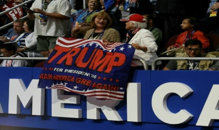 Un Donald Trump martial pour conquérir la Maison Blanche