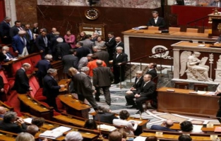 Loi travail: Valls déclenche un deuxième 49-3 à l'Assemblée 