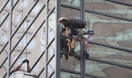 New York: la police capture un homme qui escaladait la tour Trump