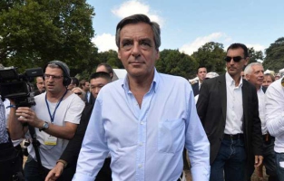 Primaire à droite : Fillon insiste sur les mises en examen de Sarkozy 