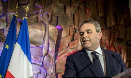 Calais: Bertrand veut interdire aux migrants de sortir de la jungle le soir