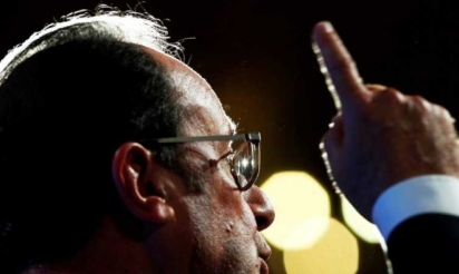 Hollande exhorte la gauche de gouvernement” à ne pas baisser les yeux