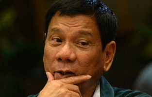 Aux Philippines, Duterte exige le départ des militaires américains