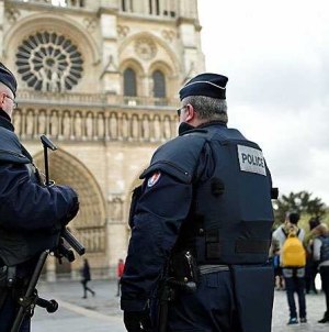 Paris : une voiture bourrée de bonbonnes de gaz découverte près de Notre-Dame