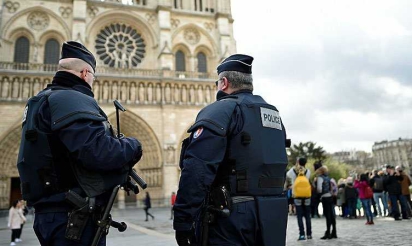 Paris : une voiture bourrée de bonbonnes de gaz découverte près de Notre-Dame
