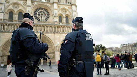 Paris : une voiture bourrée de bonbonnes de gaz découverte près de Notre-Dame