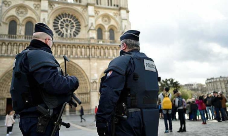 Paris : une voiture bourrée de bonbonnes de gaz découverte près de Notre-Dame