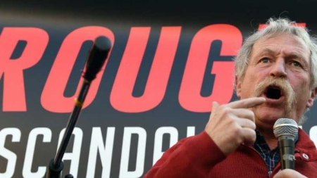 Le député européen José Bové retenu à la douane canadienne