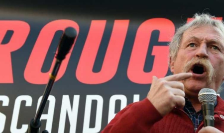 Le député européen José Bové retenu à la douane canadienne