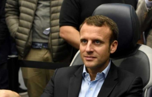  Emmanuel Macron ne croit pas au président normal