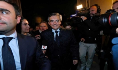 Primaire à droite: nette victoire de Fillon et retraite de Sarkozy