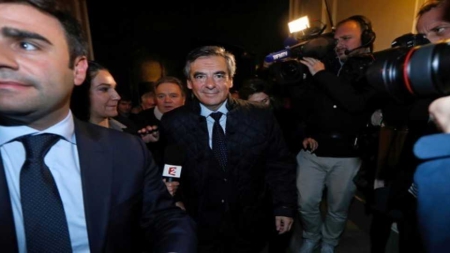 Primaire à droite: nette victoire de Fillon et retraite de Sarkozy