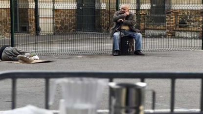 Pauvreté: le Secours catholique alerte les candidats de la primaire