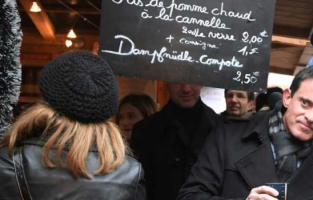 Manuel Valls enfariné à Strasbourg