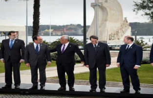 Hollande appelle l'Europe à faire bloc face à Trump