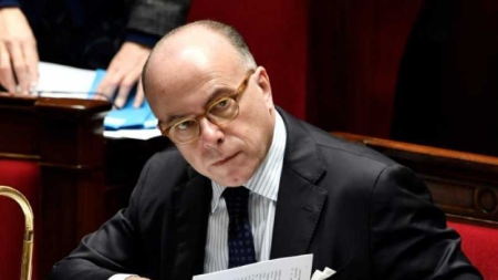 Décret Trump Cazeneuve fustige une mesure qui attise les tensions