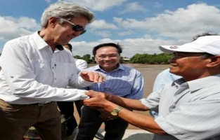 John Kerry boucle 50 ans de carrière par un retour au Vietnam